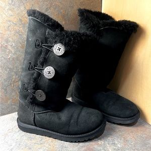 Bailey button UGGS! Look close to new!!!